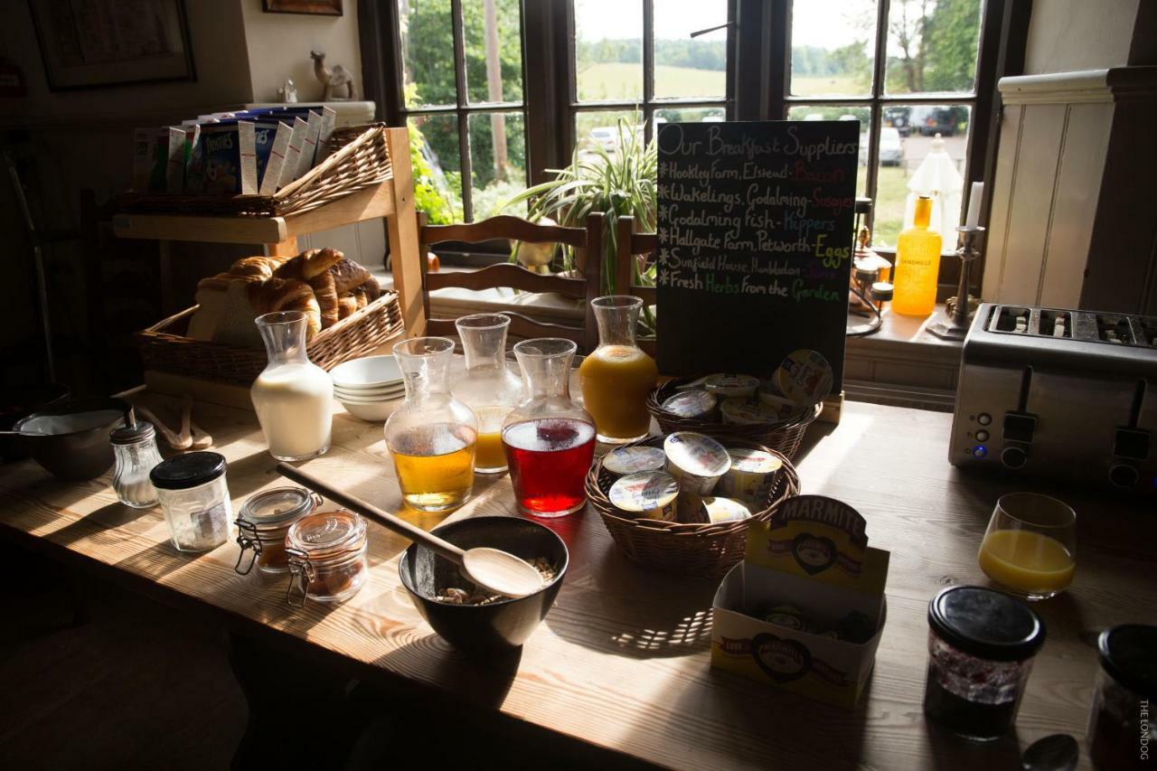 Bed and Breakfast The Merry Harriers Godalming Exteriér fotografie