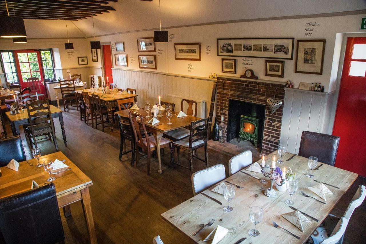 Bed and Breakfast The Merry Harriers Godalming Exteriér fotografie